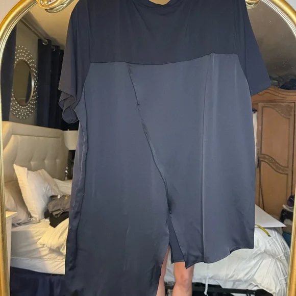 NWT asymmetrical crew neck, top size extra large - Picture 2 of 8